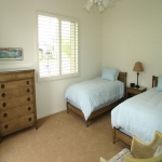 thumb_1084_bedroom2.jpg