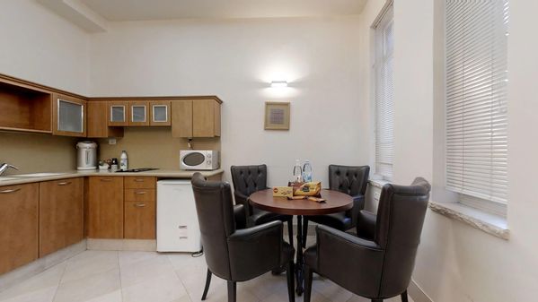 Kosher Short Term Rental in Jerusalem Israel right by kikar hashabat