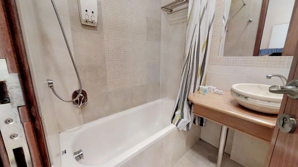 Kosher Short Term Rental in Jerusalem Israel right by kikar hashabat