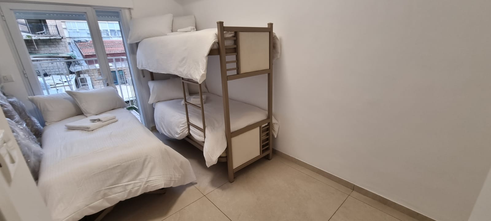 Kikar Shabbos Two Bedroom Vacation Rental- Geula-Mea shearim-Jerusalem