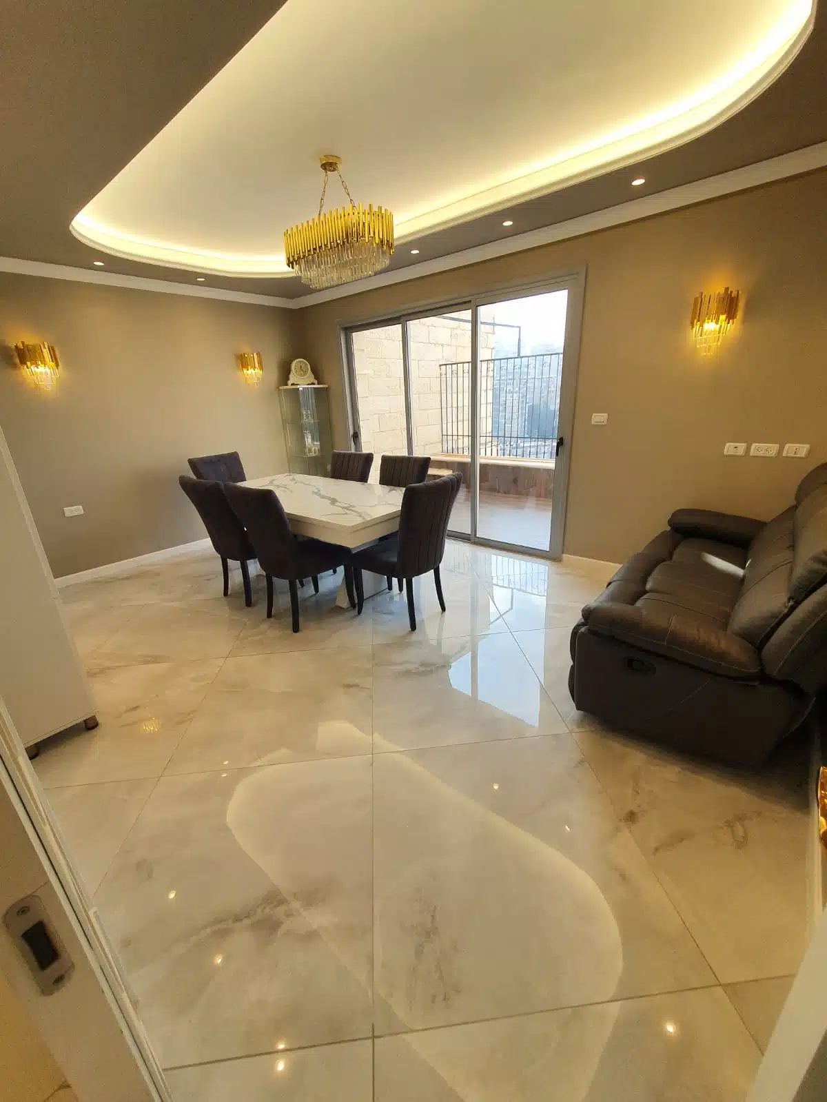 gorgeous 3 bedroom apartment in the center