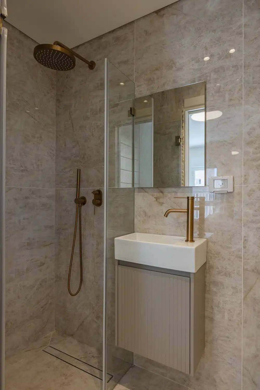 Minchat Yitchak 3 Bedroom
