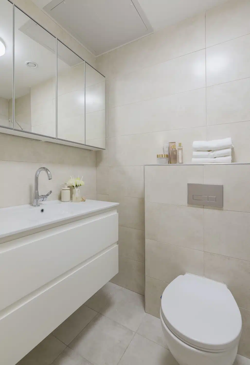 Minchat Yitchak 3 Bedroom