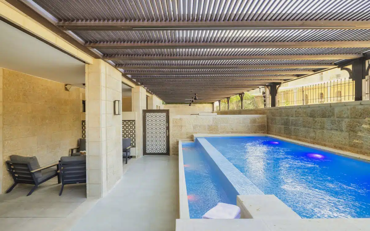 5 bedroom with pool